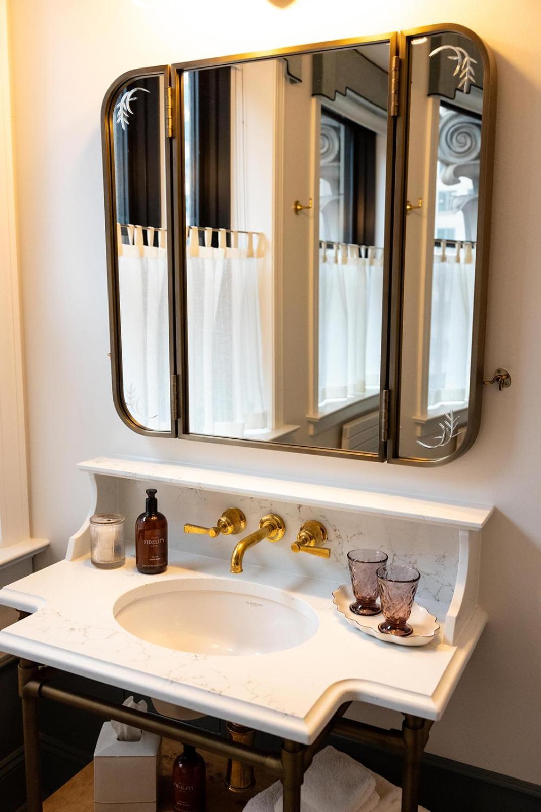 Fidelity Hotel Кливленд Экстерьер фото